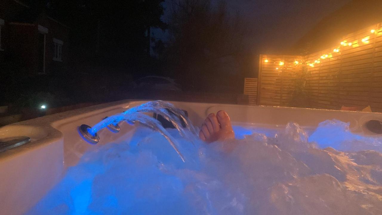 Villa Fantastic Location, Annexe With Hot Tub Warmingham Exterior foto